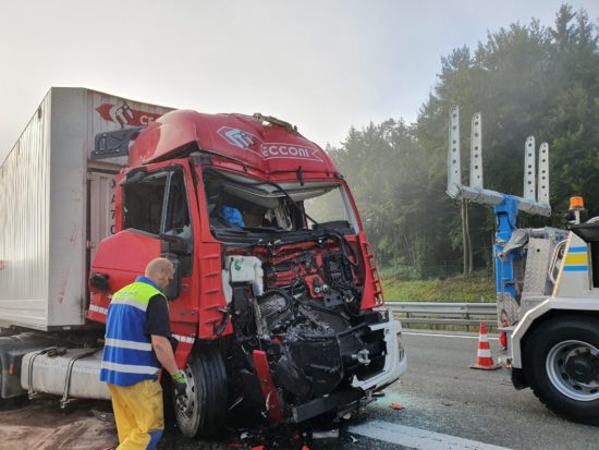 FOTO: To je vse, kar je ostalo od kabine. V njej je bil voznik