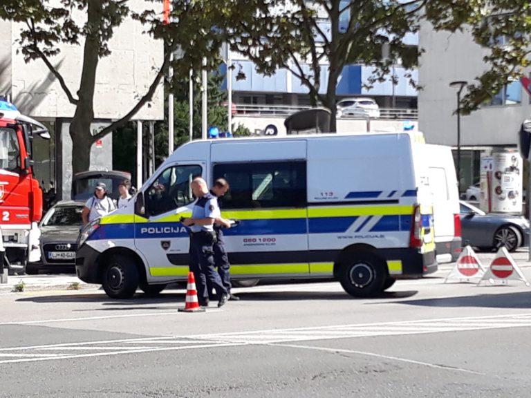 Moški iz Kopra in Žalca v lokalu za isto mizo padla v oči policistom – ko so se poglobili še v jedilni pribor…