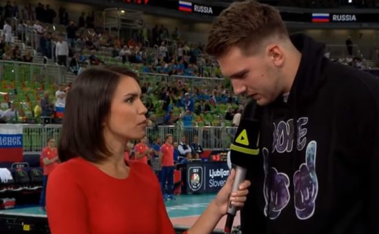 VIDEO: Slovenija obnemela, poglejte, kaj je voditeljica naredila Dončiću