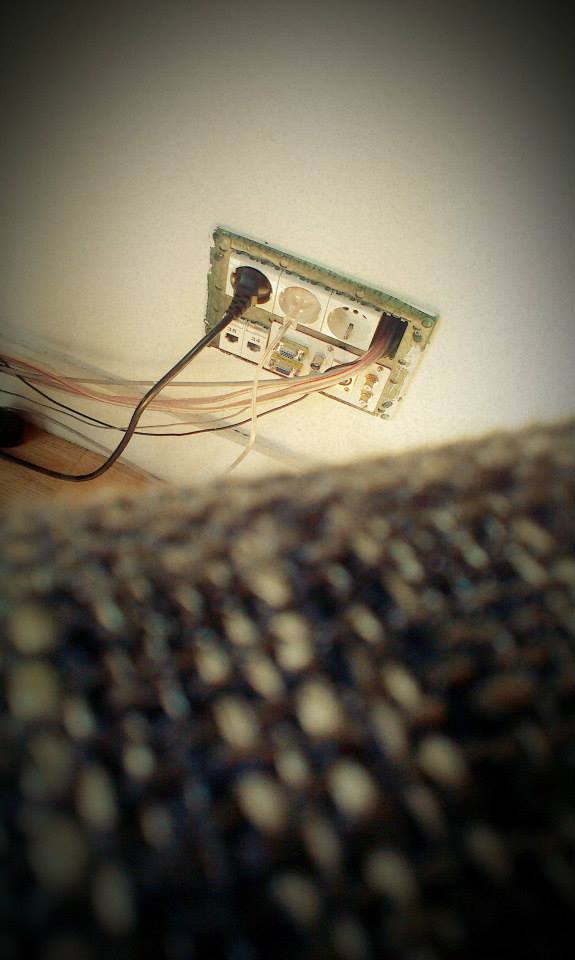 V hotelu se je kadilo iz električne vtičnice