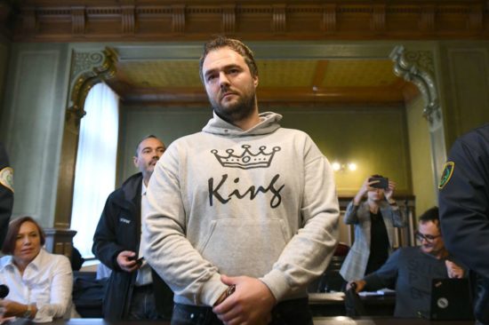 Žago, s katero si je Julija odrezala roko, hoče nazaj