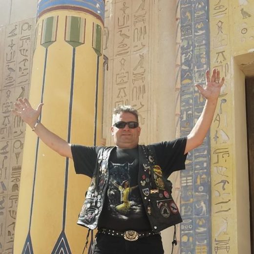 Trčil v tri motoriste, dva sta umrla! »Vročekrven domoljub Zdravko, počivaj v miru«