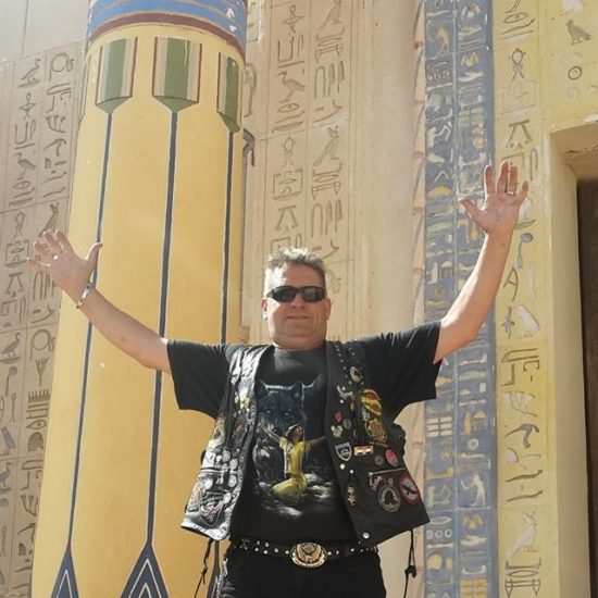 Trčil v tri motoriste, dva sta umrla! »Vročekrven domoljub Zdravko, počivaj v miru«