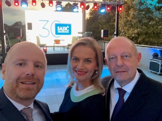 Korupcija? Voditeljica RTV Slovenija najela milijon posojila, medtem pa ji sodišče blokira premoženje