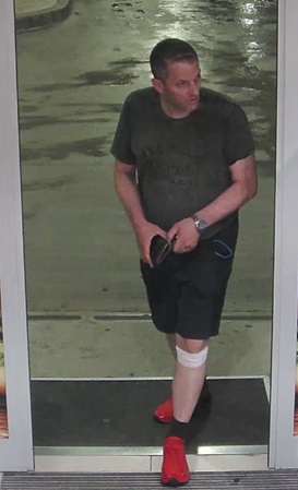 FOTO: Poznate tega možaka? Policija pravi, da jim takoj javite