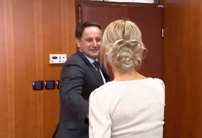 FOTO: Ste slišali, kaj je sinoči poročala Pop TV? Iz Sove očitno uhajajo podatki! Razkrivajo posnetki, komu uhaja?!?