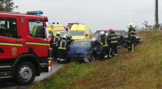 FOTO: Je kriva hitrost? Umrli mladenič, deklica in odrasla ženska, še dve huje poškodovani