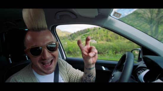 FOTO: Ne boste verjeli, koga je hotel poljubiti naš narodnozabavni zvezdnik