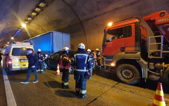 FOTO: To so posnetki sedmih zmečkanih v nesreči v tunelu, zaradi katere je bila zaprta avtocesta