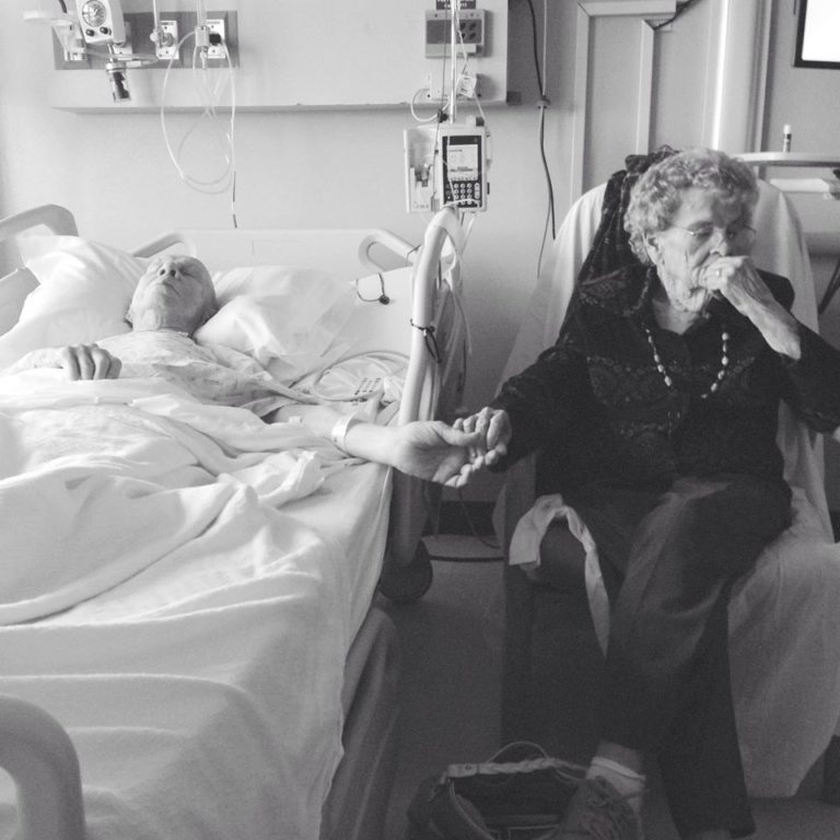 Zgodba Koste, ob kateri boste obnemeli:  Plenice sem kupovala, kot bi otroka imela, a naj ga pustim v blatu ležat