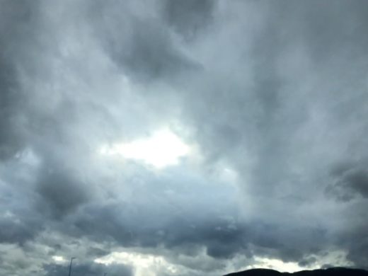 Nocoj lahko zagrmi, jutri zjutraj temperature skoraj povsod pod lediščem