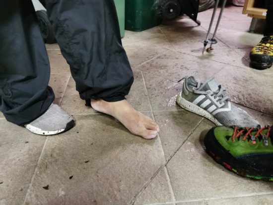 FOTO: Tako opremljen je šel na Triglav, policija sporoča, kaj se mu je zgodilo