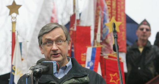 VIDEO: Kot slovenski predsednik je žrtve v Hudi Jami označil za drugorazredno temo in odlikoval Ertla, šele zdaj se je spomnil, da je zločincem treba soditi?!