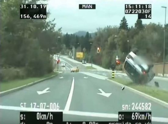 VIDEO: Filmski pregon v prestolnici! Bežal pred policijo, sledila je prometna