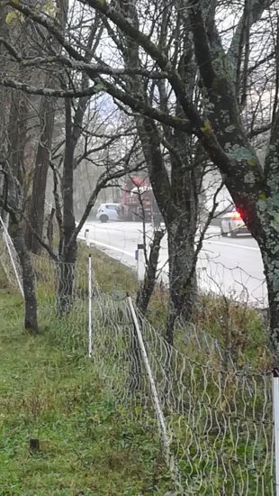 FOTO: Cesta zaprta, 21-letni domačin je umrl na kraju