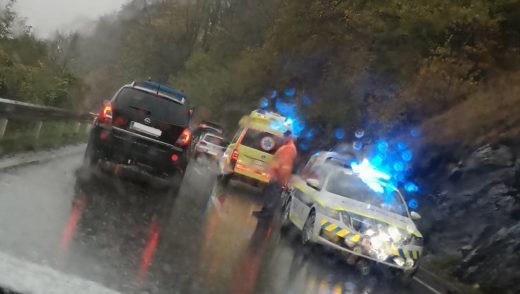 Oranžni alarm še gori, deževje zaliva objekte in povzroča nevšečnosti v prometu