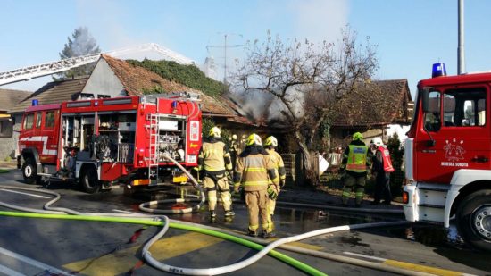 FOTO: Šok, zgorela je stanovanjska hiša