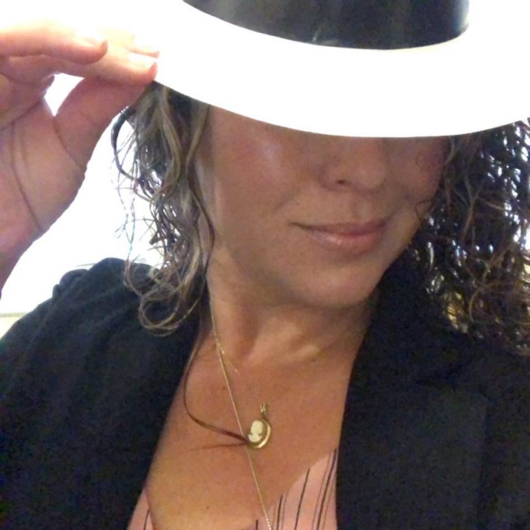 To je učiteljica, ki je več kot stokrat imela spolni odnos z dijakom