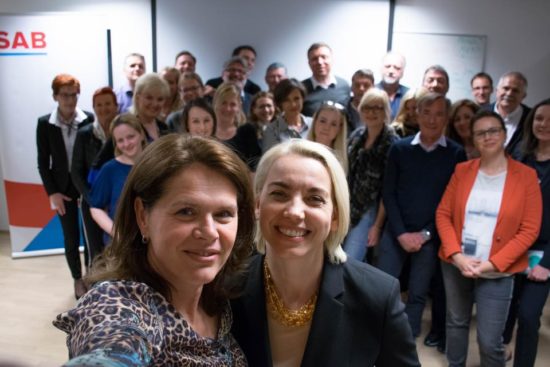Angelika Mlinar bi rada v slovensko vlado, še vedno pa se predstavlja kot političarka avstrijske stranke