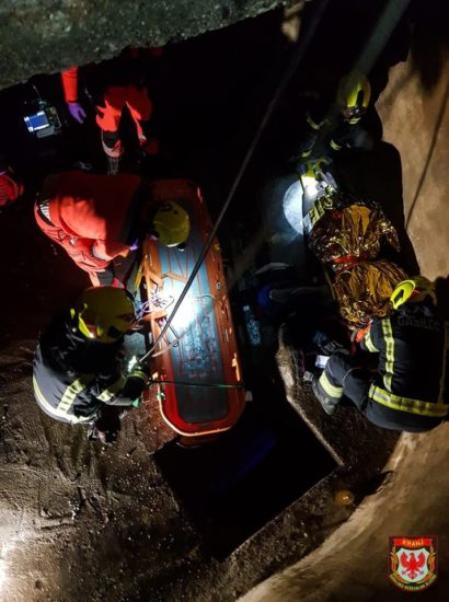 FOTO: To so prizori grozljivega reševanja, oseba je končala v …