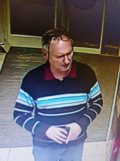 FOTO: Ste videli tega moškega? Takoj pokličite policijo