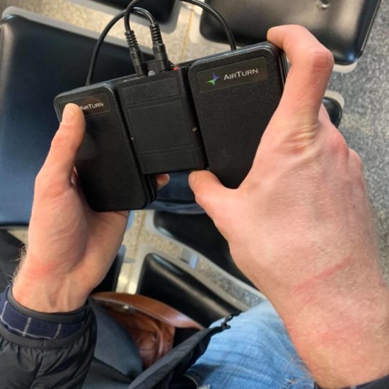 Šok na Obrežju: vklenili so znanega glasbenika, ni imel bombe, sedaj opozarja na facebooku