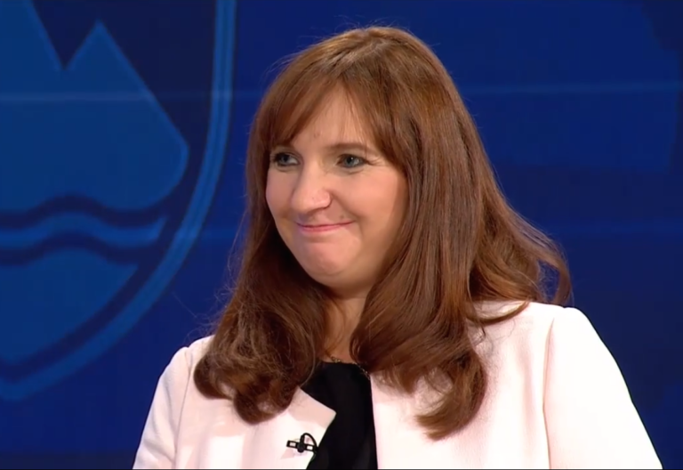 Razkrivamo postranski posel javne uslužbenke Simone Drenik: dela tudi kot prokuristka