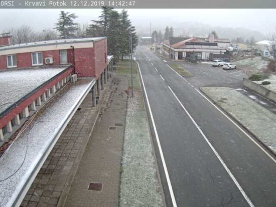 FOTO: Spletne kamere razkrivajo, kje v dolini so dočakali prve snežnike