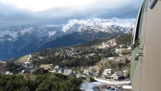 To se je na Veliki Planini dogajalo s petčlansko družino: Snežilo in močno pihalo, vidljivost je bila enaka ničli