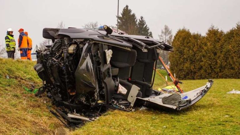 V čelnem trčenju v Avstriji umrli Slovenki, voznik je očitno zaspal: Ena je bila mamica 11-letnega sina