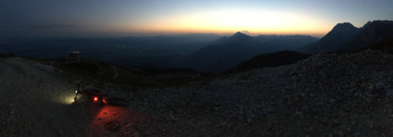 Dramatičen večer pod Krvavcem: Helikopter na pomoč mlajši osebi