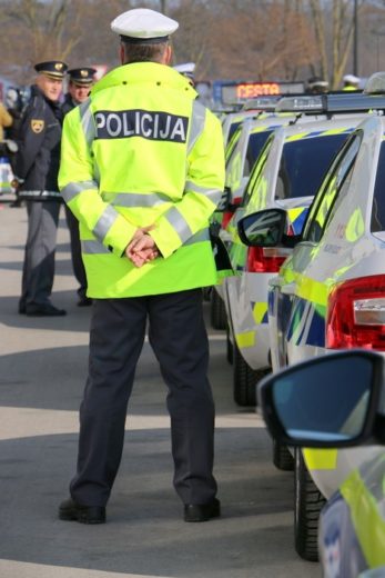 Noro, policija na Ljubljanski ustavila voznico Audija: Ko so odprli vrata in zagledali otroke…