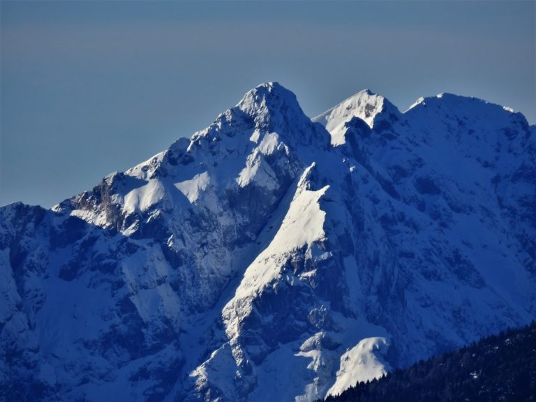 Drama na Ojstrici! Poročajo o smrti, planinka zdrsnila skupaj z njim