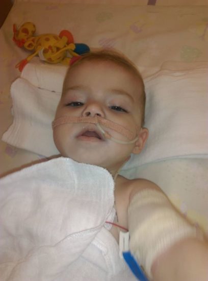 FOTO: Dojenčica Gaja je imela tri zastoje srca, upanja zanjo več ni