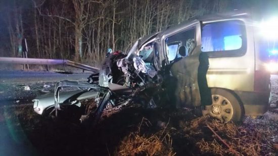 FOTO: Kriv je bil alkohol, trčil v nasproti vozeči avtobus