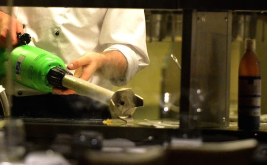 Dobil jih je v gospodinski aparat, rešili so ga šele gasilci s tehničnim posegom