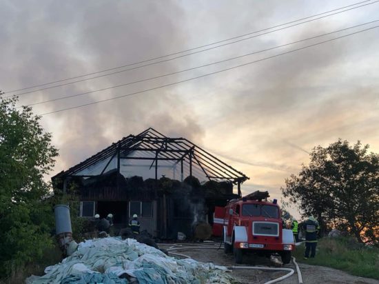 Ponoči zagorela hiša, gasilci našli mrtvo osebo