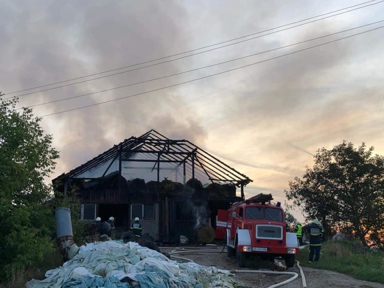 Ponoči zagorela hiša, gasilci našli mrtvo osebo