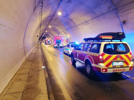 Ponoči nesreča v tunelu Trojane
