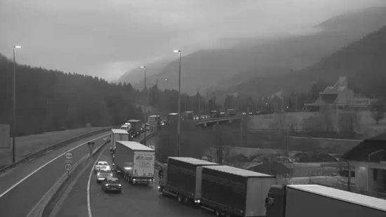 FOTO: Gori, predor zaprt v obe smeri