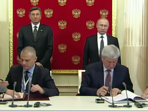 VIDEO: Kaj se je zgodilo s šefom NPU Darkom Muženičem in kako ga je kamera posnela s Pahorjem pri Putinu