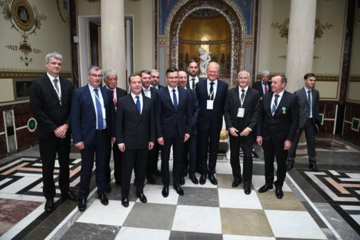 Primer kršitve mednarodnih sankcij: Pahor bi jih upošteval in kaj o varnostnem tveganju za državo pravijo pri Sovi