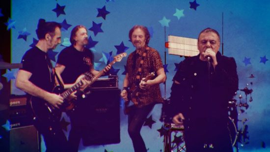 Legendarni hrvaški pevec pri 65-tih postal očka, tri mesece skrival, da je mati mlada Slovenka