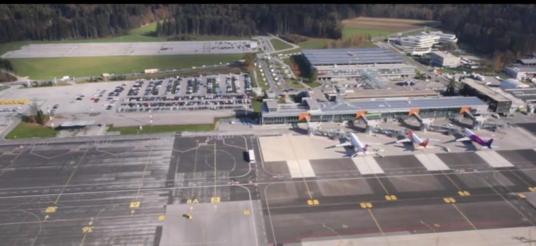 Zaradi vetra drama ambulantnega letala na Letališču Jožeta Pučnika, vsi stiskajo pesti