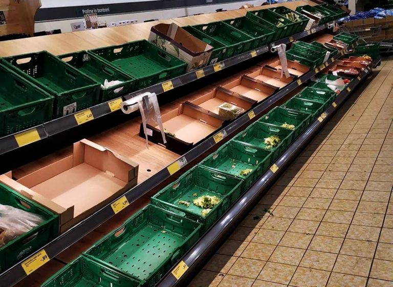 Greste po nakupih? Na tole vas opozarja policija