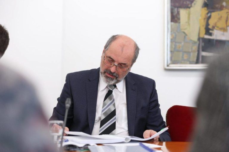 Zakaj je generalni direktor RTV Slovenija Igor Kadunc Mladini februarja nakazal več kot 12 tisoč evrov?