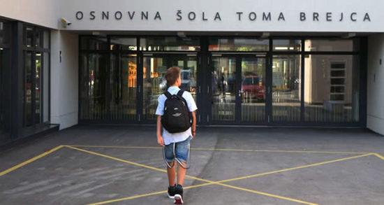 #Koronavirus: Zaposlena na kamniški osnovni šoli v karanteno, pisarne razkužujejo