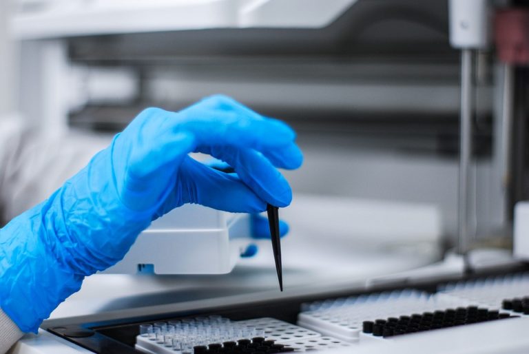 To se je zgodilo na srednji šoli v Ljubljani! Skupila jo je učiteljica in šest dijakinj