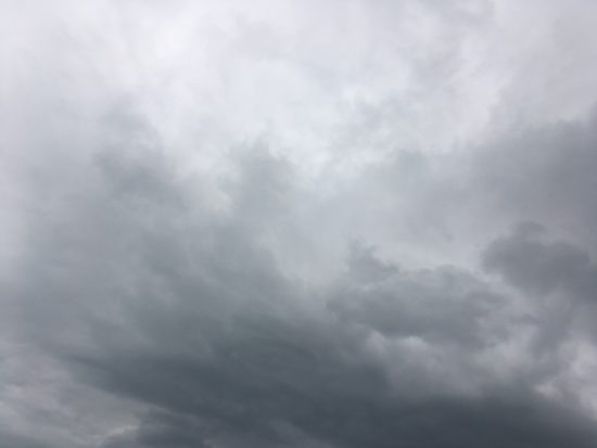 V ciklonskem območju: Deževati bo začelo danes, do ponedeljka brez daljše prekinitve