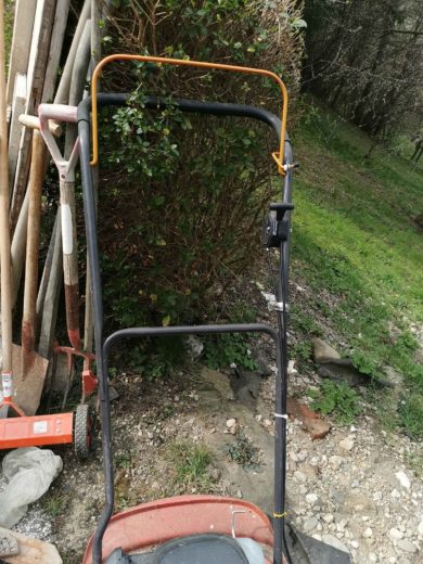 Nesreča pri delu s kosilnico